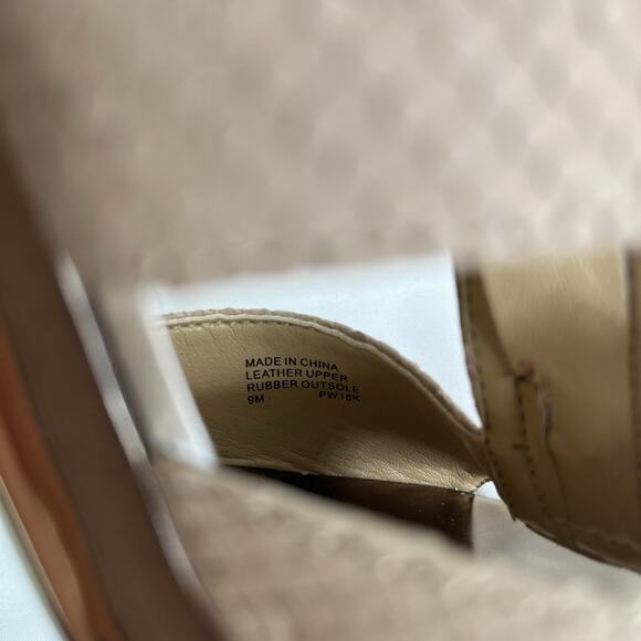 Michael Kors Berkley T-strap Embossed Leather Sandals size 9M, Casual, Formal - Picture 6 of 9